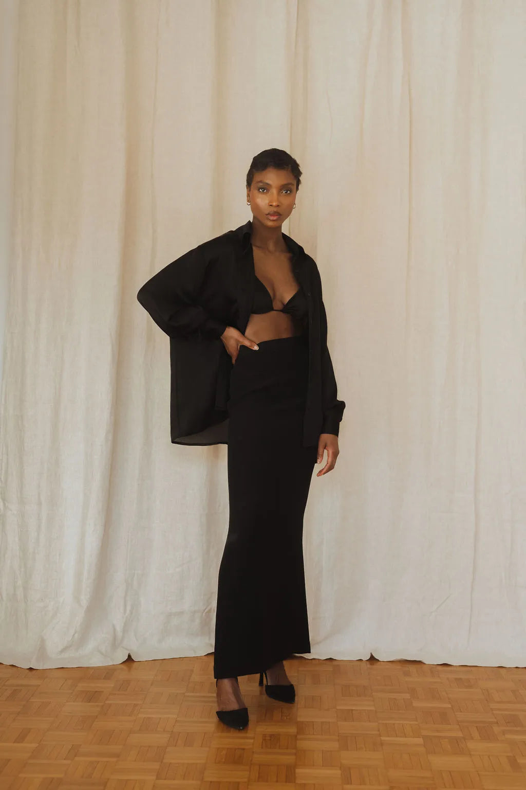 chemise en soie noire pour femme luxe chic