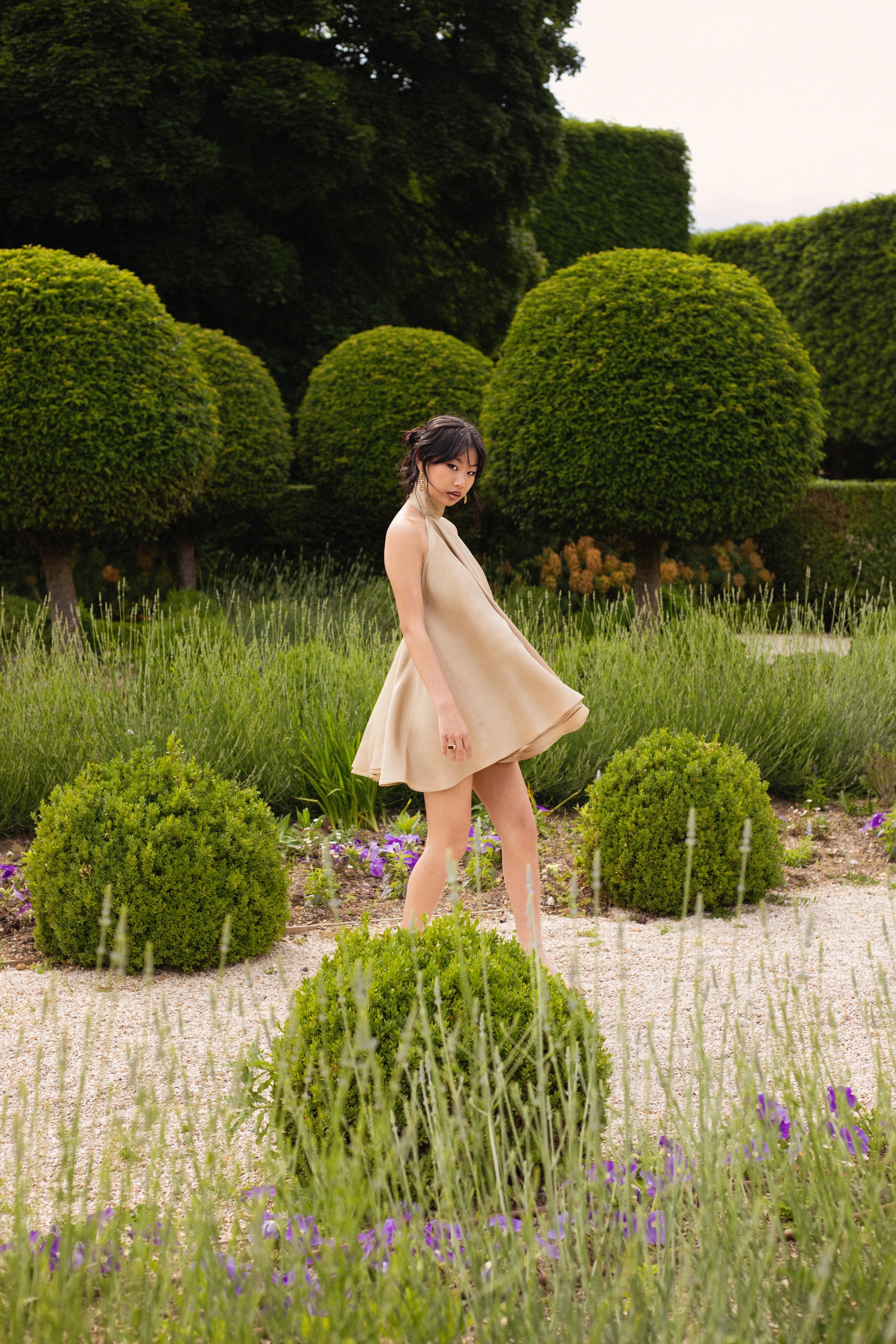 robe courte beige en soie