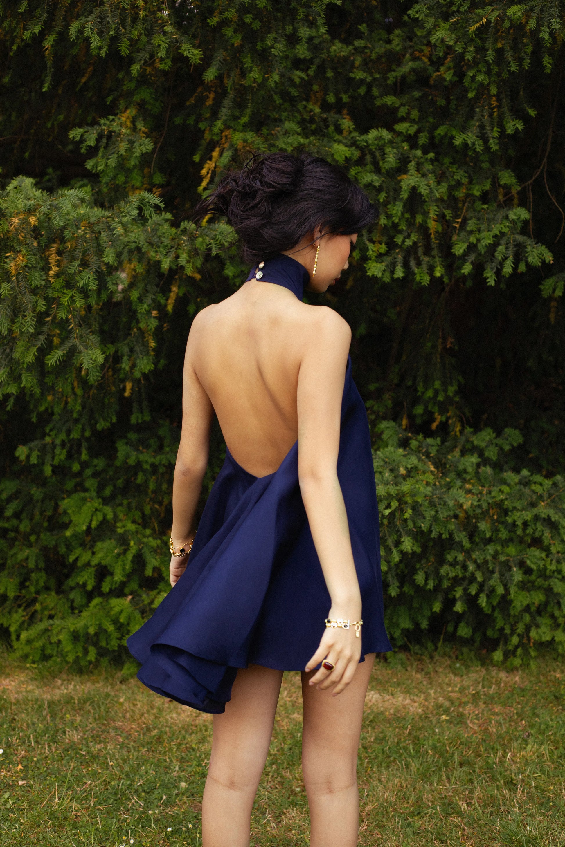 robe courte bleue en soie chic