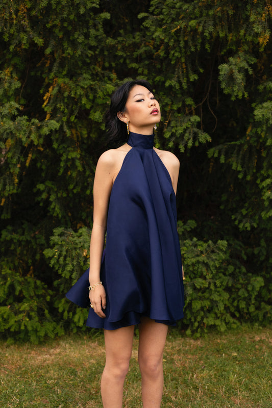 robe courte bleue en soie