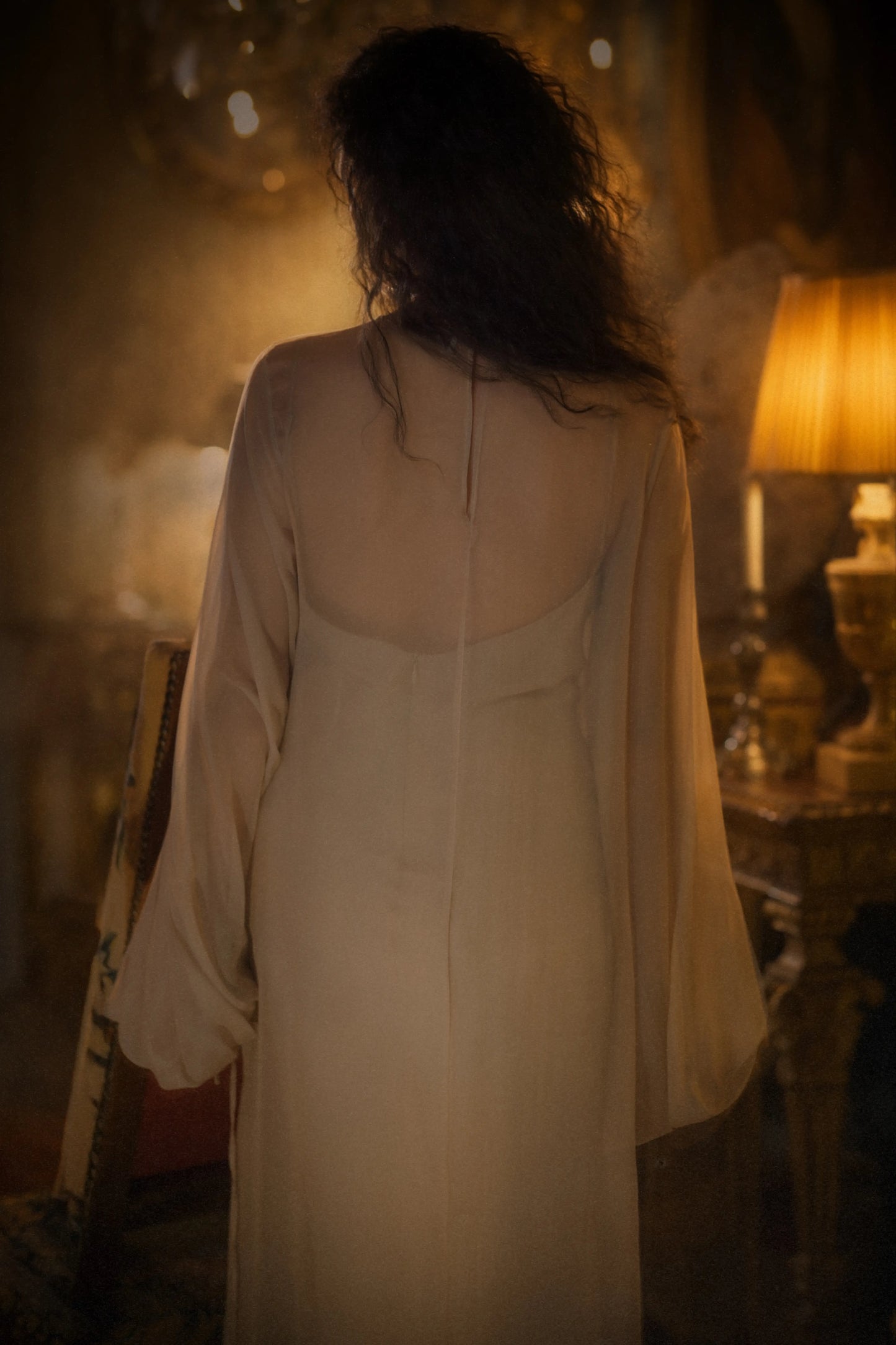robe longue transparente beige en soie chic et élégante