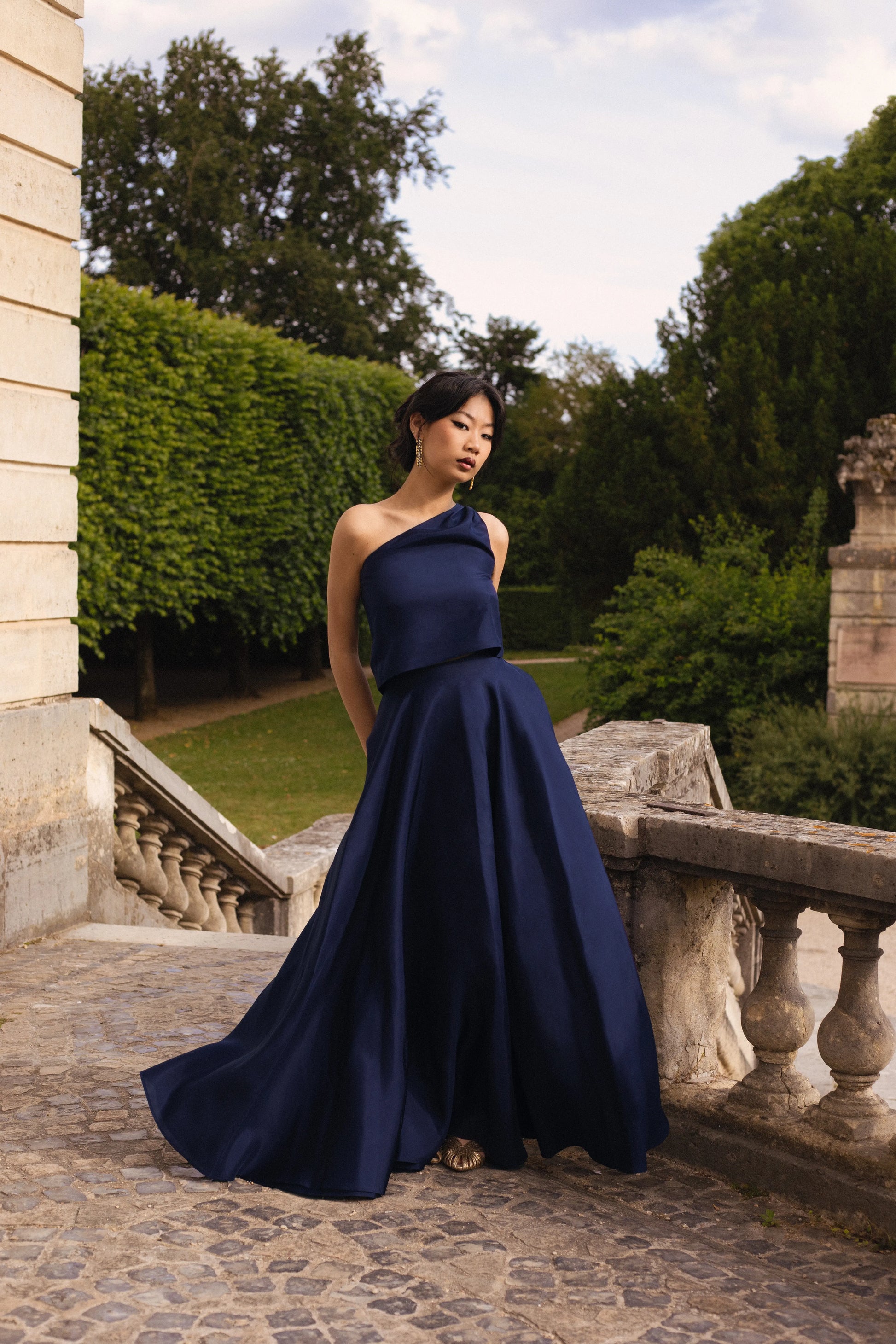 Top bleu à base asymétrique et manches à plusieurs épaisseurs | New Look Top bleu à base asymétrique et manches à plusieurs épaisseurs | New Look