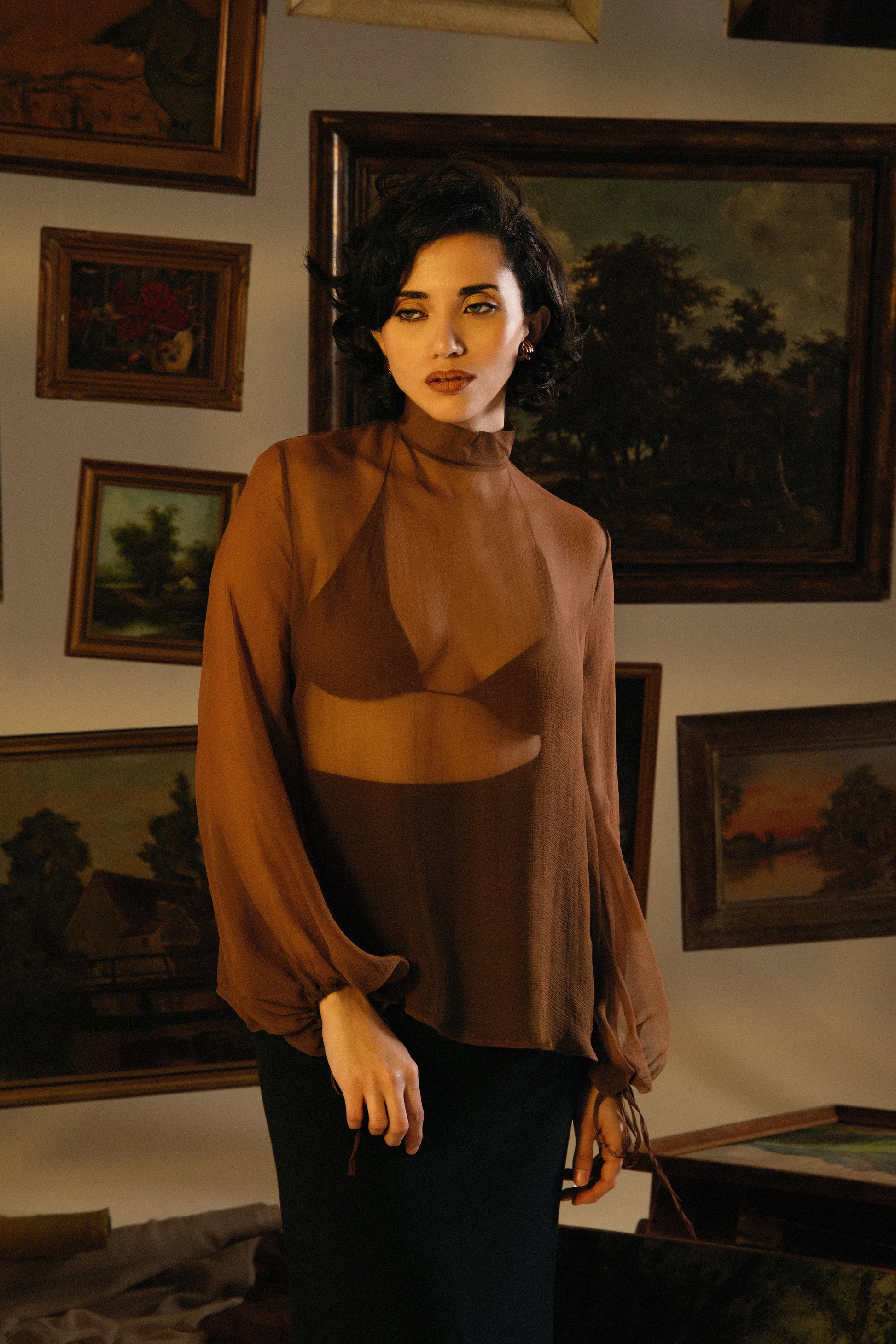 blouse en mousseline de soie marron chic