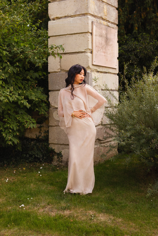 étole beige en mousseline de soie