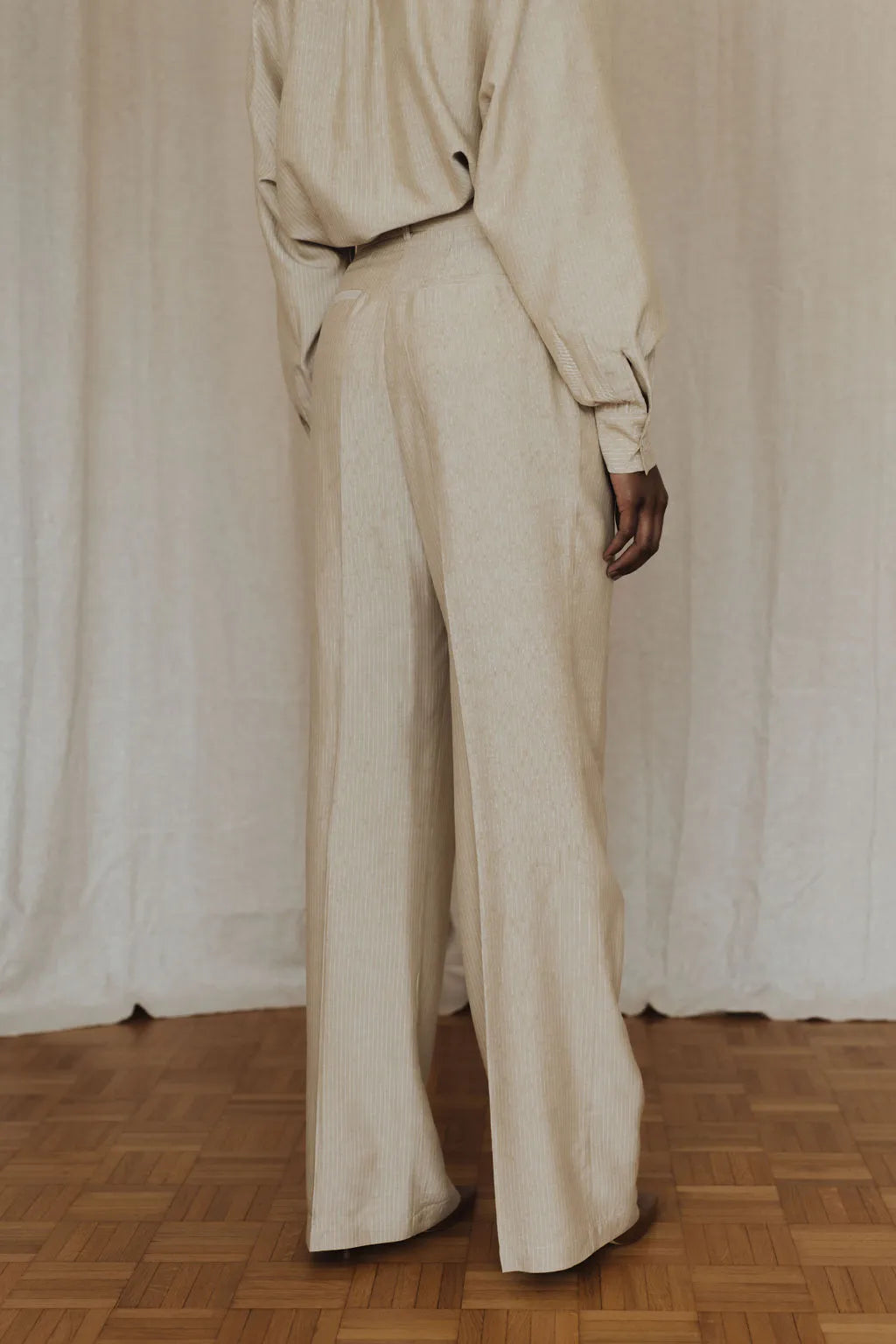 pantalon à rayures couleur beige pour femme