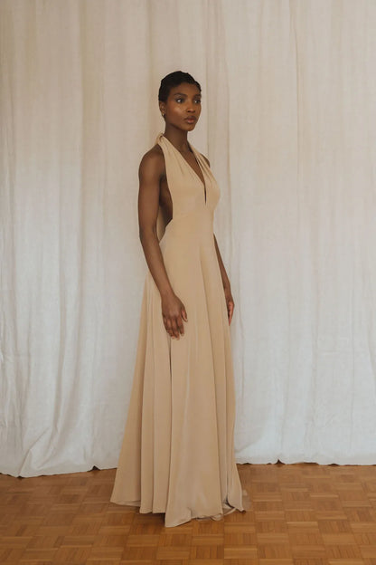 robe marron clair longue dos nu en soie soirée